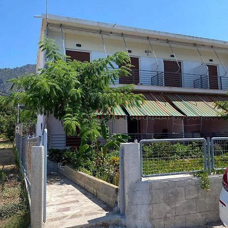 Rania'S House Apartment Methana Luaran gambar