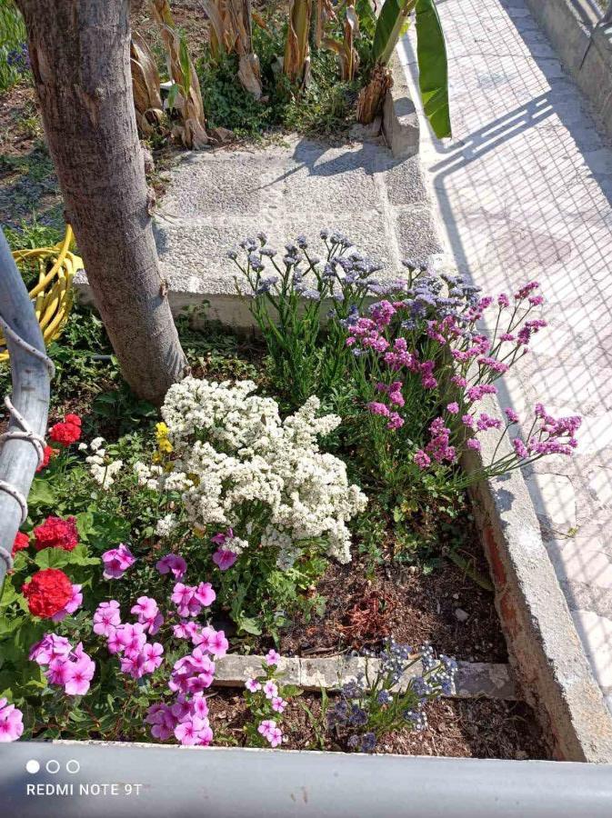 Rania'S House Apartment Methana Luaran gambar