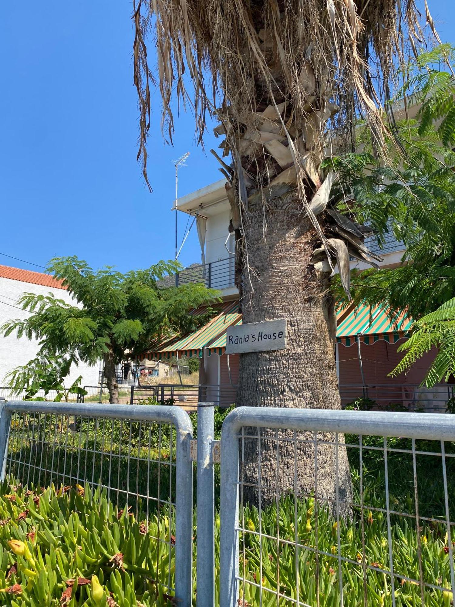 Rania'S House Apartment Methana Luaran gambar